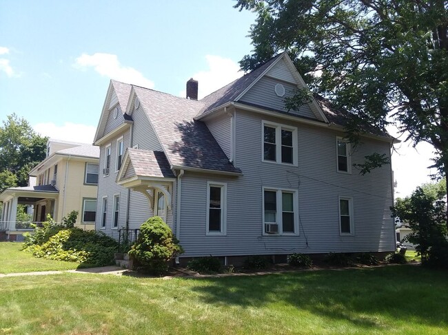 619 W 16th St in Davenport, IA - Foto de edificio - Building Photo