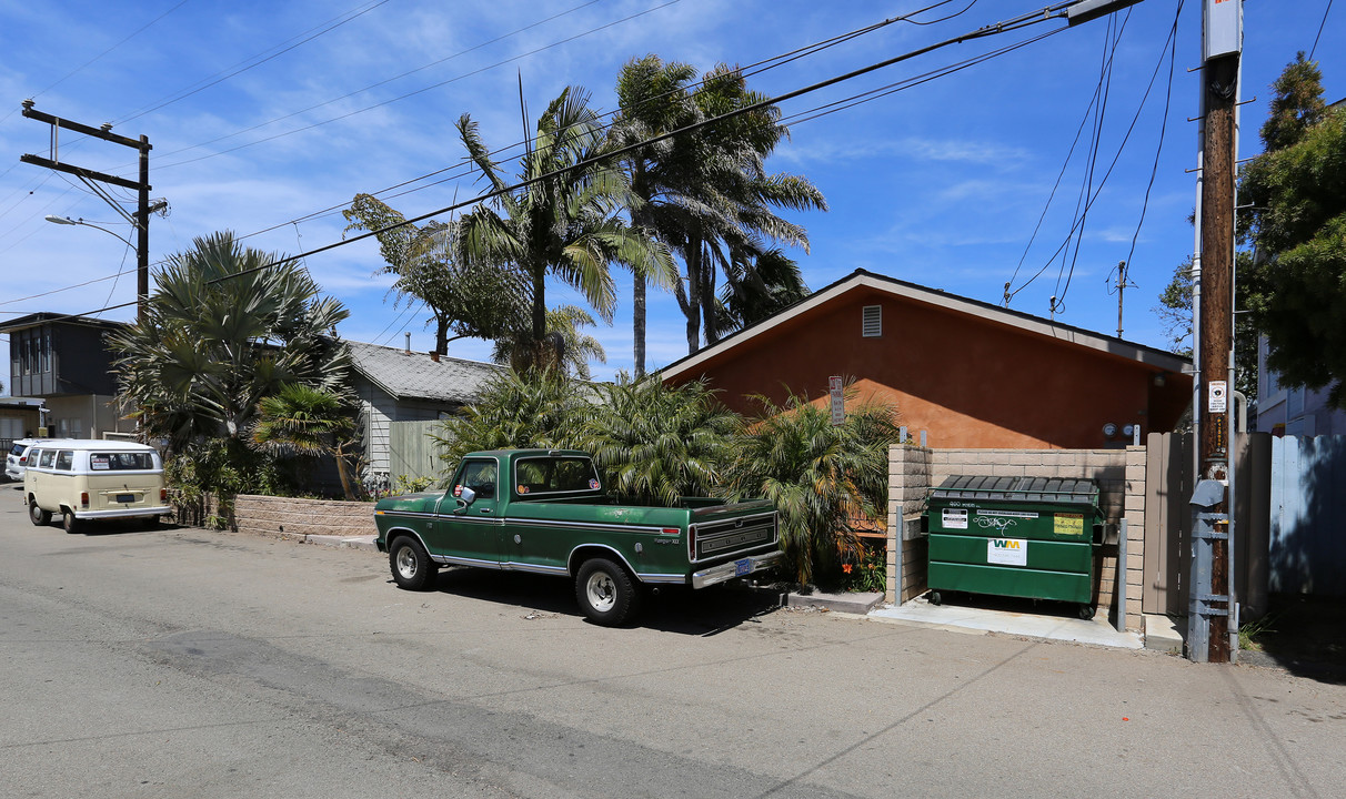 900 S Myers St in Oceanside, CA - Building Photo