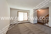 906 SE Hackley Ave in Des Moines, IA - Building Photo - Building Photo