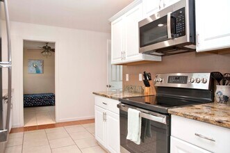 458 SE Doat St in Port St. Lucie, FL - Foto de edificio - Building Photo