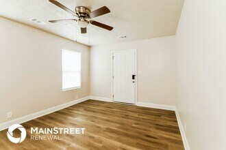 3818 Bank St, Unit C-307 in Louisville, KY - Foto de edificio - Building Photo