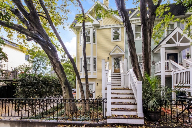 property at 701 N Poplar St