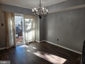 36 Gatehouse Ln in Doylestown, PA - Building Photo