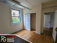 2333 N Spaulding Ave, Unit G in Chicago, IL - Building Photo - Building Photo