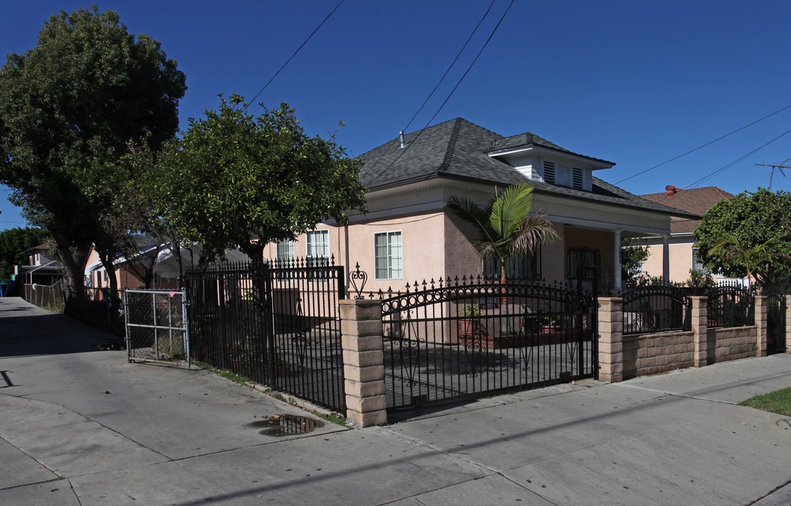 2043 Workman St in Los Angeles, CA - Foto de edificio