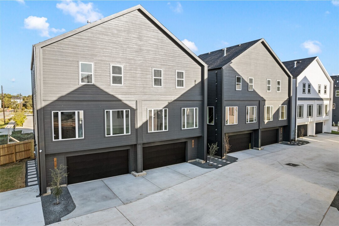 14105 W Forest Dr in Houston, TX - Building Photo