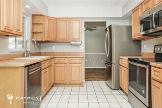 1003 Southern Pine Ln in Sarasota, FL - Building Photo - Building Photo