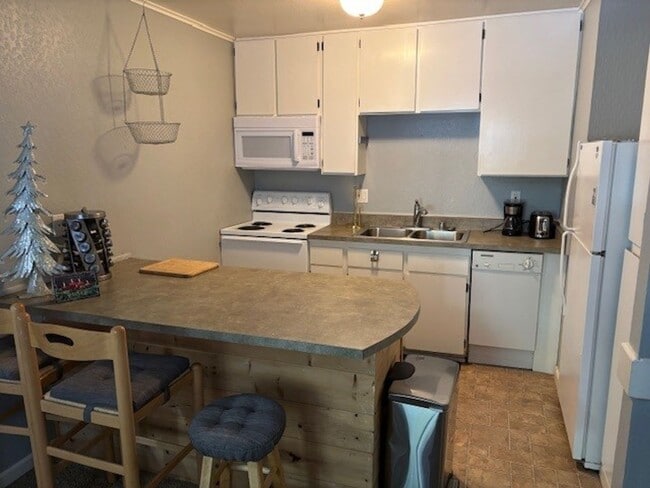 property at 872 Tanager St