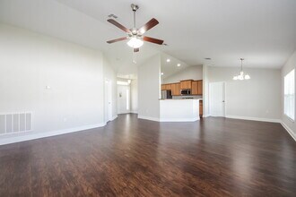 3633 Doe Run Dr in St. Cloud, FL - Foto de edificio - Building Photo