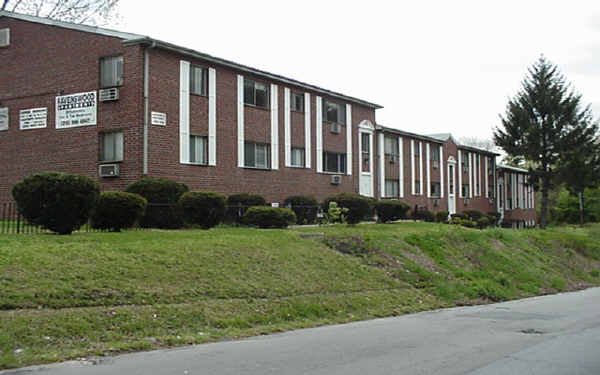 Ravenswood Apartments in Philadelphia, PA - Foto de edificio