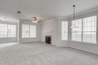 12401 Los Indios Trail-Unit -Unit# 22 in Austin, TX - Building Photo - Building Photo