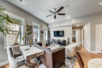 5117 S Kenwood Ave, Unit 102 in Chicago, IL - Building Photo - Building Photo