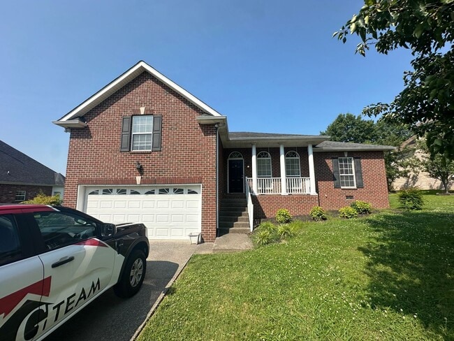 property at 3222 Briarhill Ct