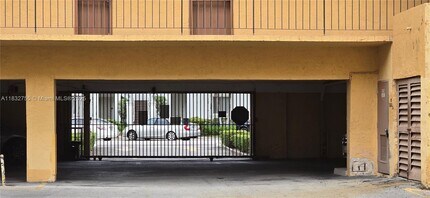 1900 W 54th St in Hialeah, FL - Foto de edificio - Building Photo