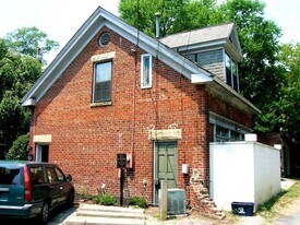 1 -1/2 Monument Ave in Richmond, VA - Building Photo
