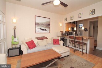 511 S 17th St in Philadelphia, PA - Building Photo - Building Photo