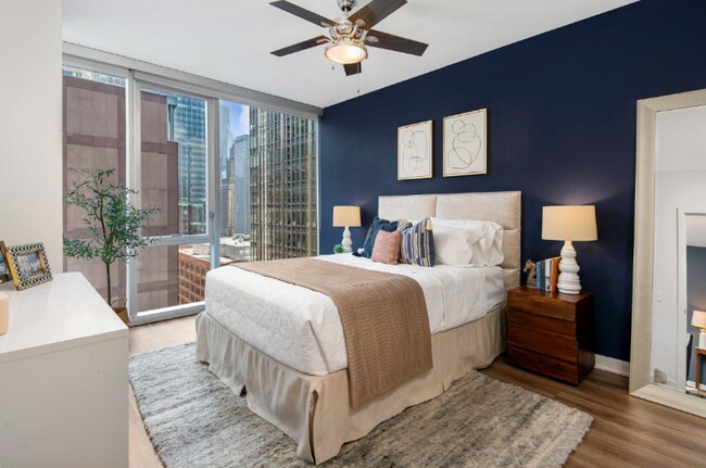 352 N LaSalle St in Chicago, IL - Building Photo - Building Photo