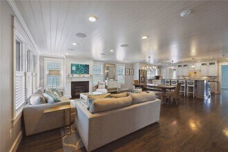 67 Caswell St in Narragansett, RI - Building Photo - Building Photo