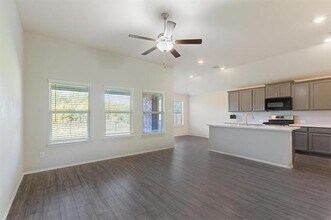 1460 Acmite Ave in Cross Roads, TX - Foto de edificio - Building Photo