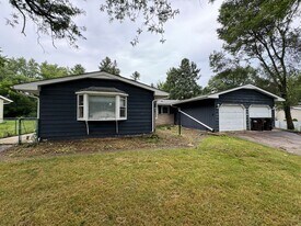 2910 Killarney Dr in Cary, IL - Building Photo