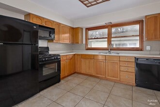1414 Clayton Marsh Dr in Lake In The Hills, IL - Building Photo - Building Photo