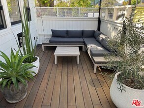 808 Milwood Ave in Los Angeles, CA - Building Photo - Building Photo