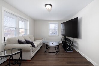 28 Aircraft Rd in Southington, CT - Building Photo - Building Photo