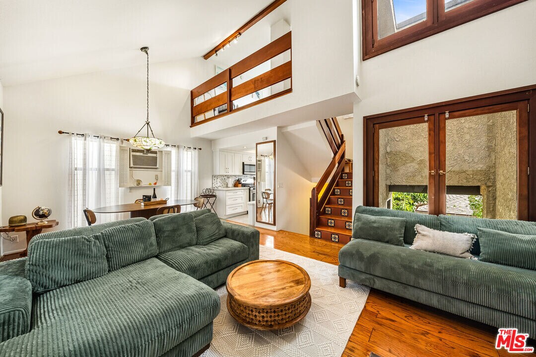 906 Kings Rd in West Hollywood, CA - Building Photo