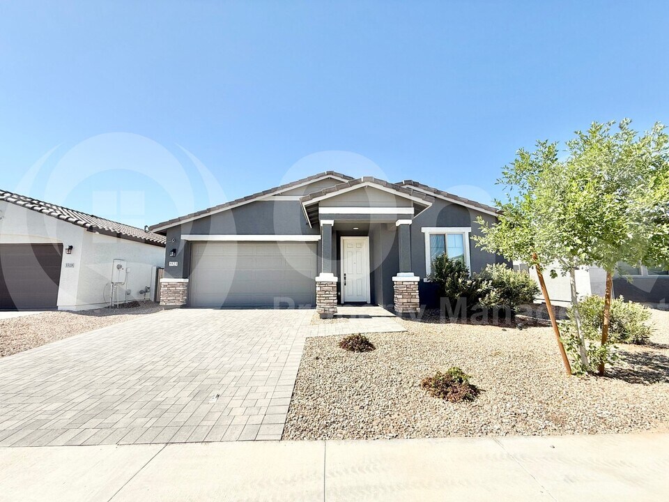 5523 W Coplen Farms Rd in Phoenix, AZ - Building Photo