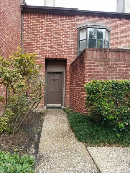 7447 Cambridge St, Unit 106 in Houston, TX - Building Photo