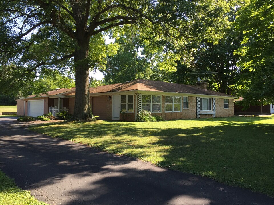 10678 Bettyray Dr in Loveland, OH - Foto de edificio