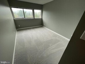 3949 El Soneta Pl, Unit #18 in Alexandria, VA - Foto de edificio - Building Photo