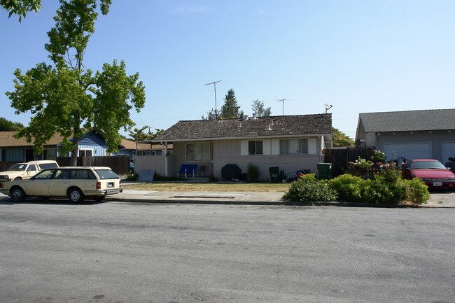 1159-1161 Sanchez Way in Redwood City, CA - Foto de edificio - Building Photo