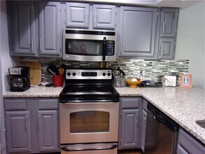 18240 Midway Rd in Dallas, TX - Building Photo - Building Photo