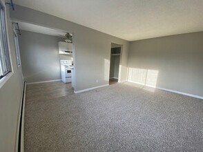 Ferncrest Manor in Edmonton, AB - Building Photo - Building Photo