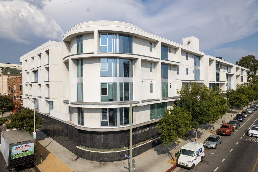 The Residences at 7th Apartments in Los Angeles, CA - Building Photo