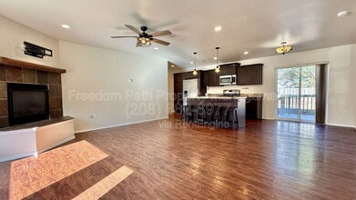 302 Ashlin Ct in Sandpoint, ID - Building Photo - Building Photo