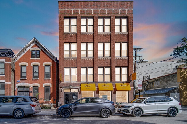 property at 2014 W Wabansia Ave