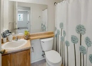 La Maisonnette in Anchorage, AK - Foto de edificio - Building Photo