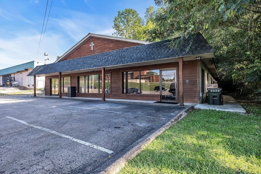 1213 W Gaines St, Unit 8955 Candleston in Lawrenceburg, TN - Building Photo