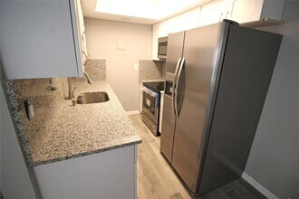 3217 NE 11th St, Unit 5 in Pompano Beach, FL - Building Photo - Building Photo