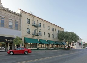 113 N Irwin St in Hanford, CA - Building Photo