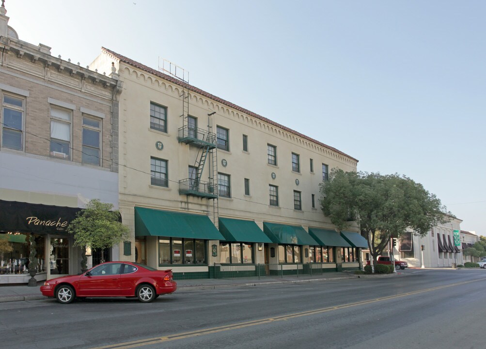113 N Irwin St in Hanford, CA - Building Photo