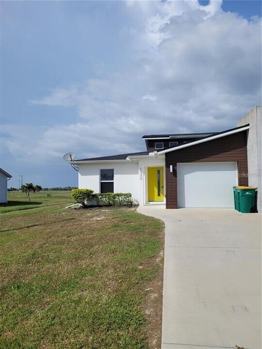 7330 David Blvd in Port Charlotte, FL - Building Photo