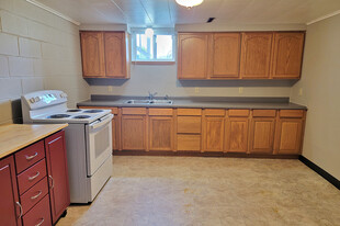 1817 Dakota St, Unit 1/4 in Brookings, SD - Foto de edificio - Building Photo