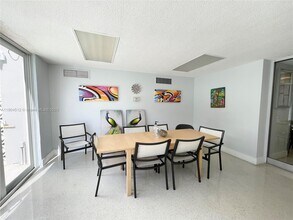 1670 Bay Rd in Miami Beach, FL - Building Photo - Building Photo
