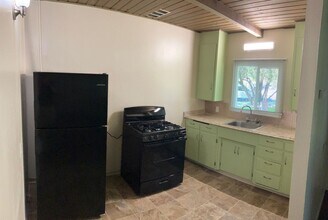 1142 Stoddard Ave in Modesto, CA - Building Photo - Building Photo