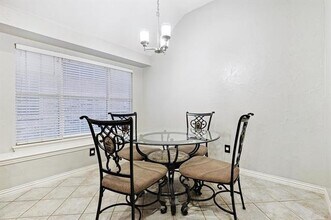 1000 Noble Ave in Argyle, TX - Foto de edificio - Building Photo