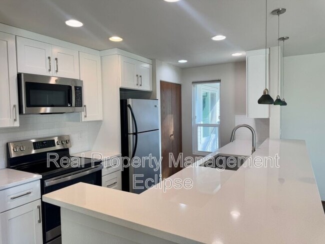 3218 80th Ave SE in Mercer Island, WA - Building Photo - Building Photo