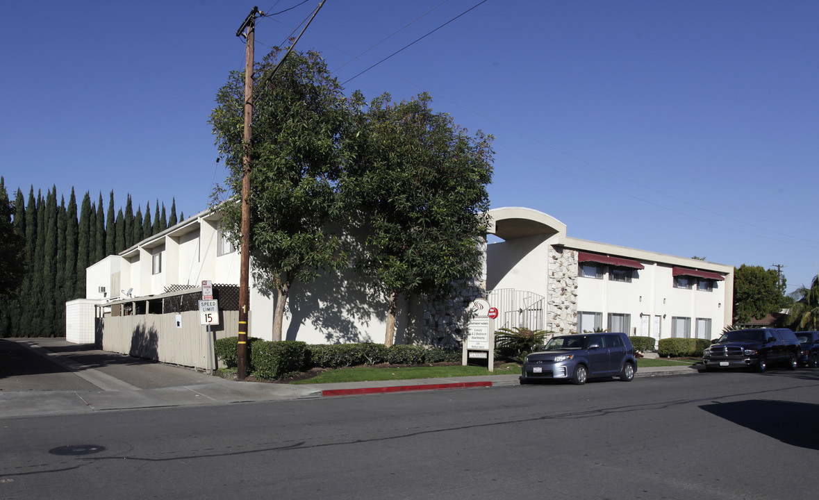 Southwood Apartments in Tustin, CA - Building Photo